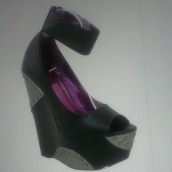 Shoes - Picture 2 of 2